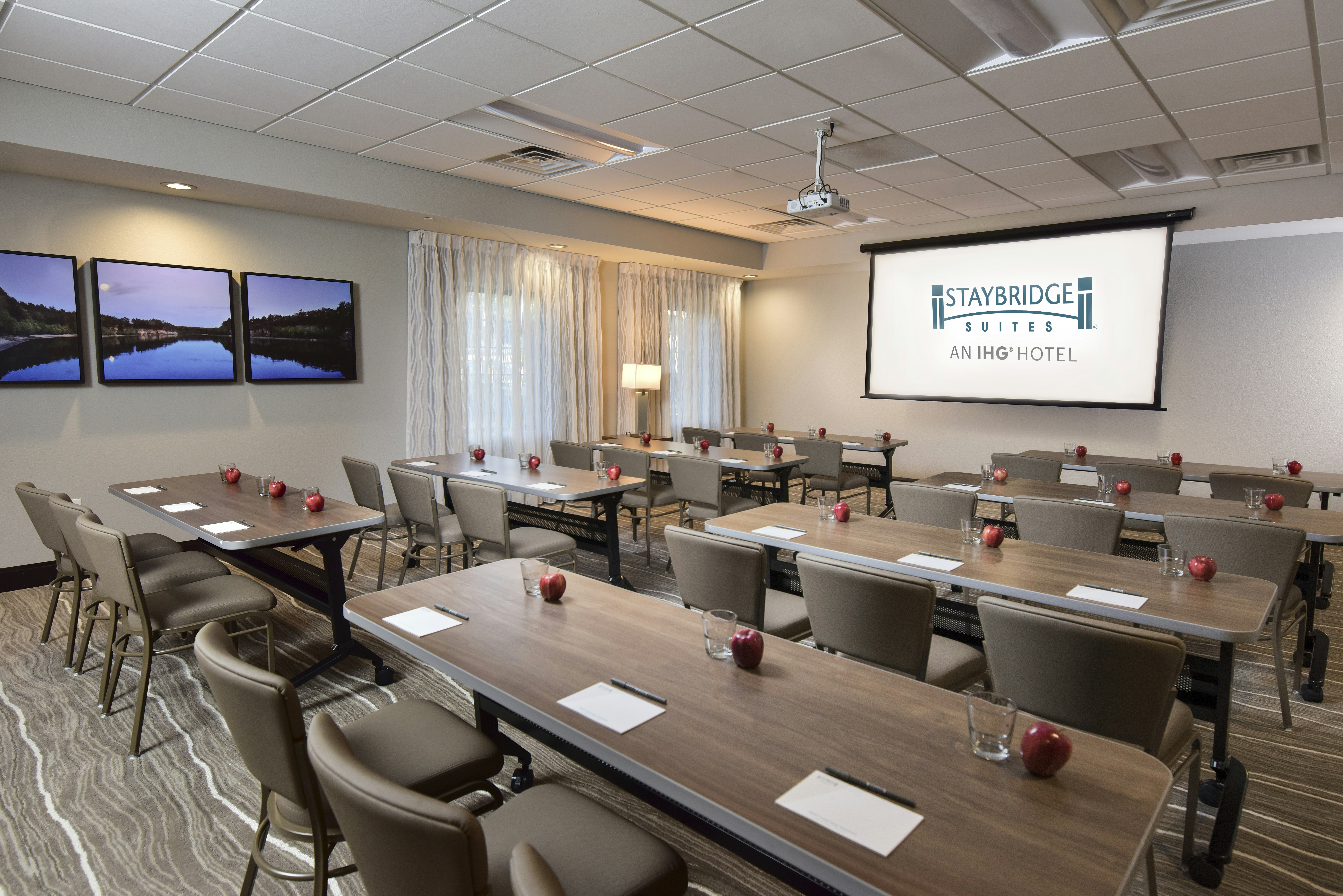 Staybridge Suites Wisconsin Dells - Lake Delton 49/58