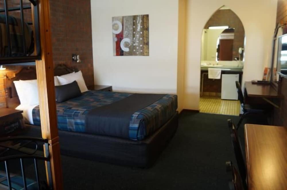 Bell Tower Motor Inn 12/32