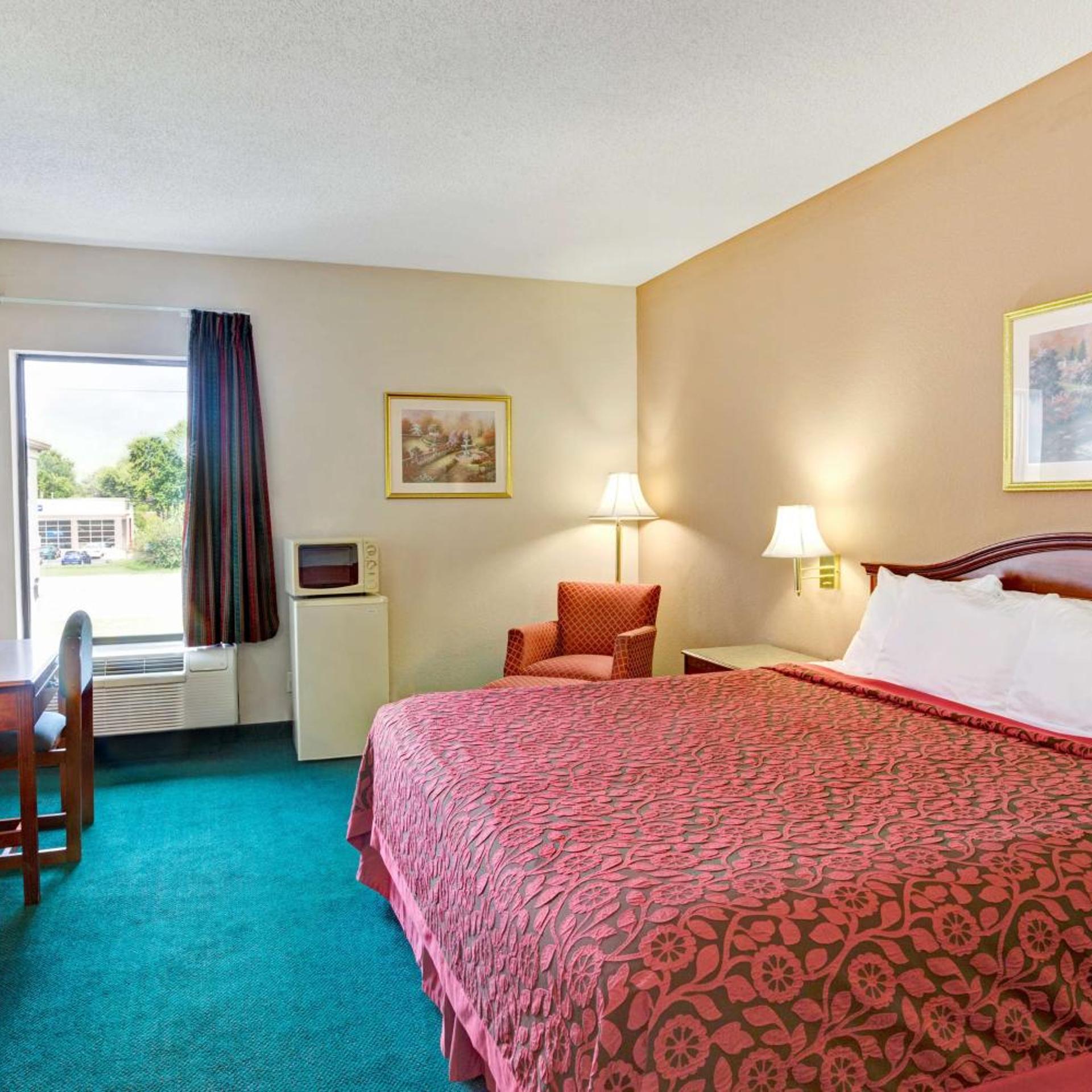 جناح استوديو بسرير كينج، Days Inn & Suites by Wyndham Louisville SW 5/9