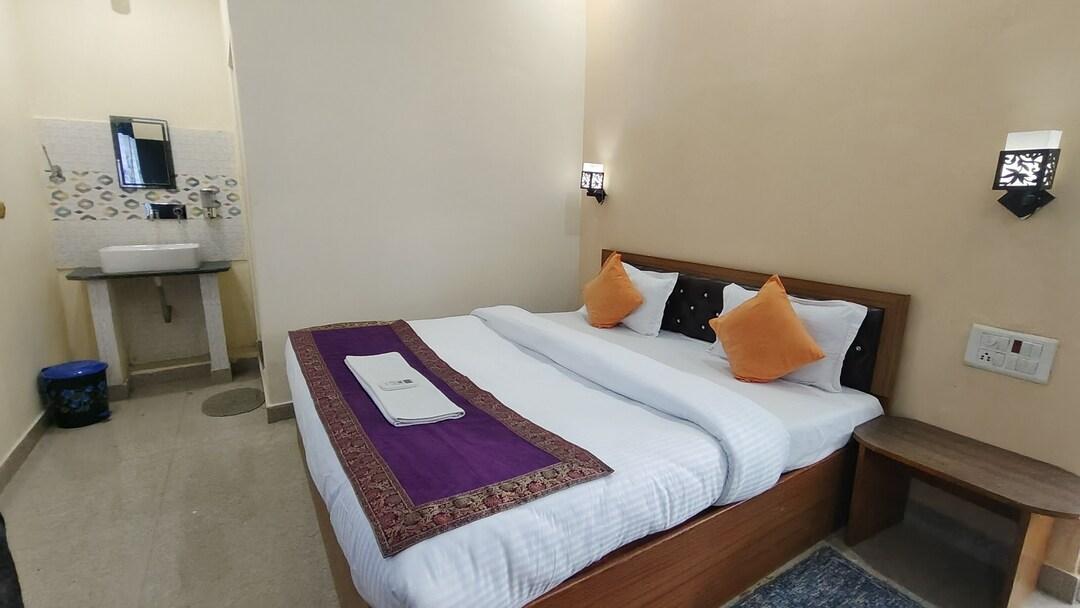 Shri Yoga Mandir Guest House 19/46