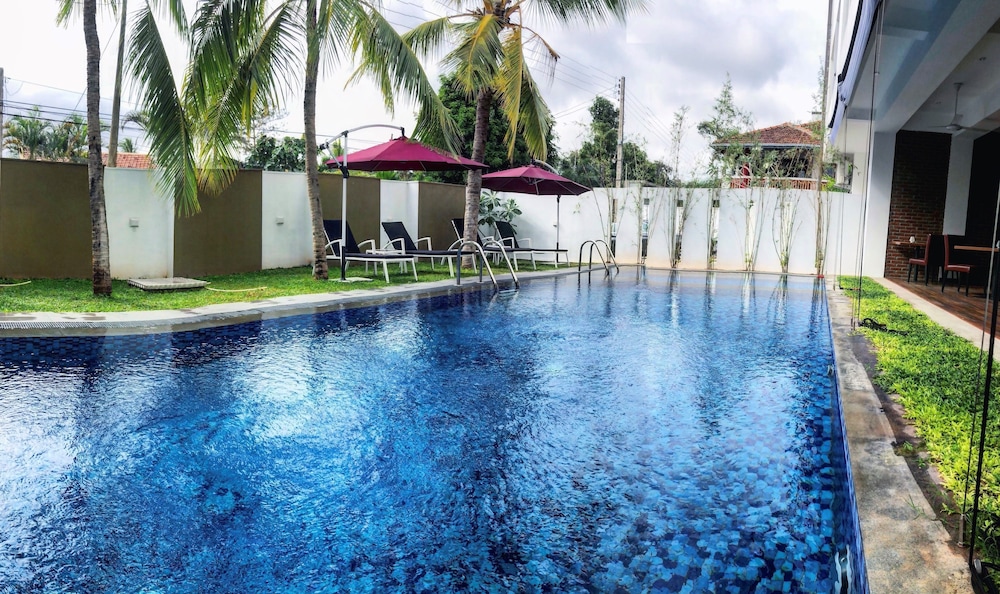 Daffodils Beach Negombo 19/21