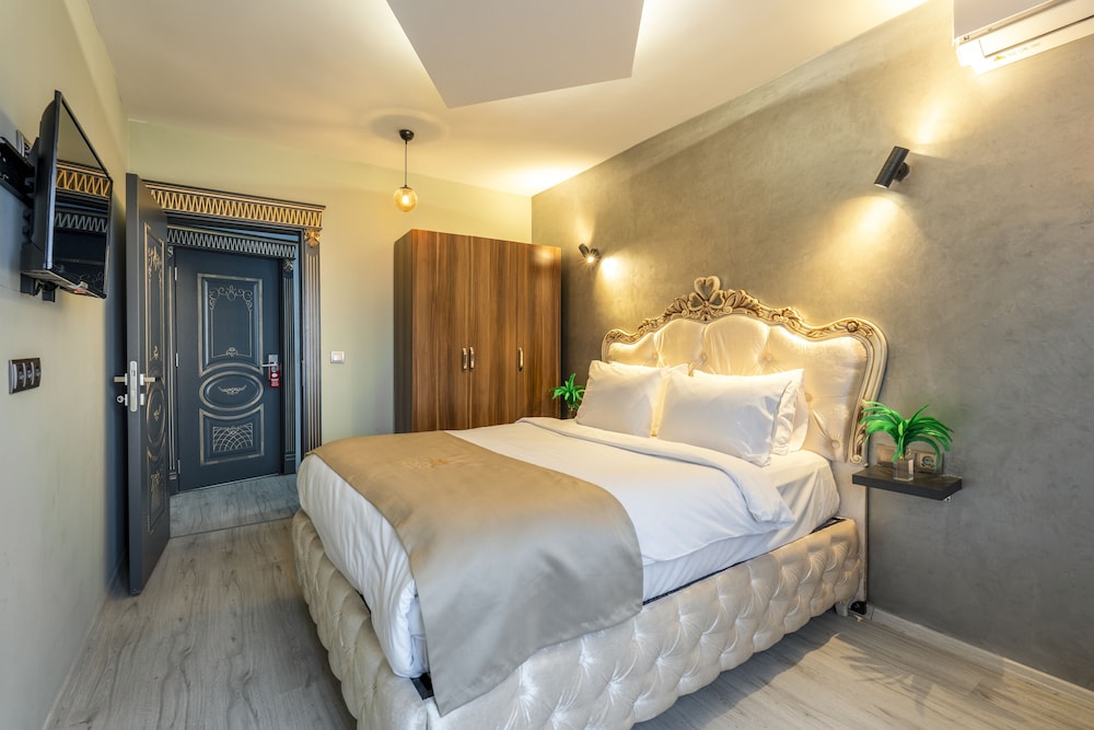 DELUXE, SUITE