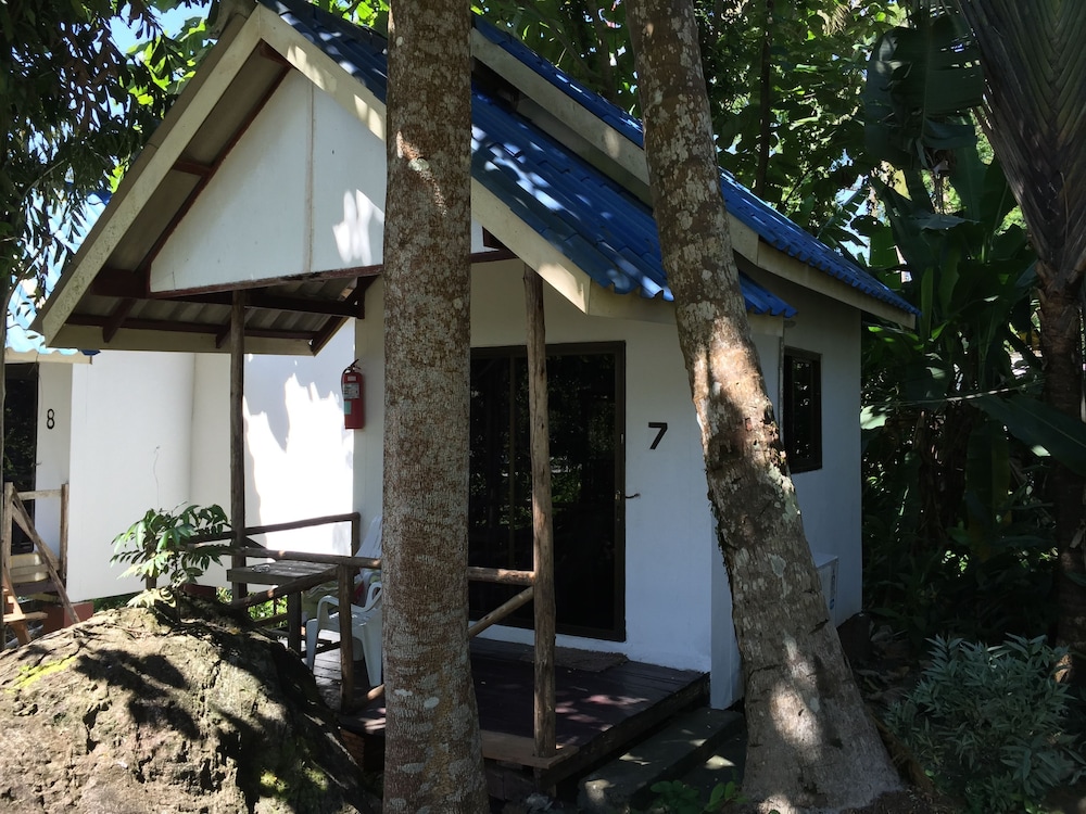 Lonely Beach Resort 6/50