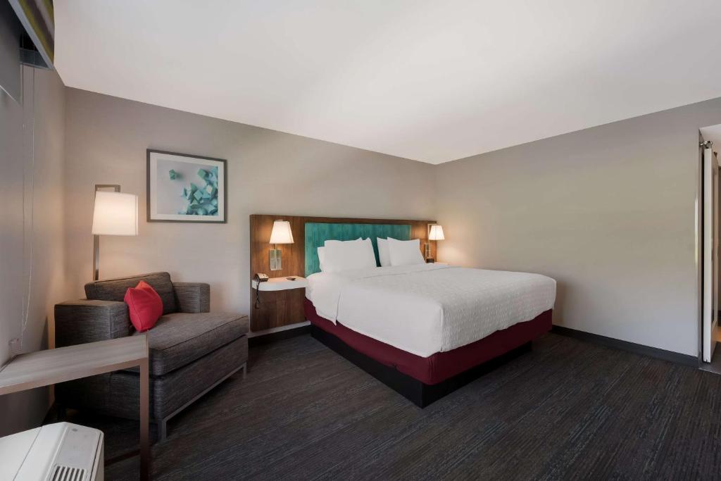 A Victory Hotel and Suites 38/60