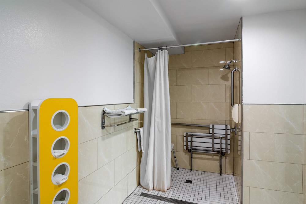 Motel6 Norwalk, CA 7/43