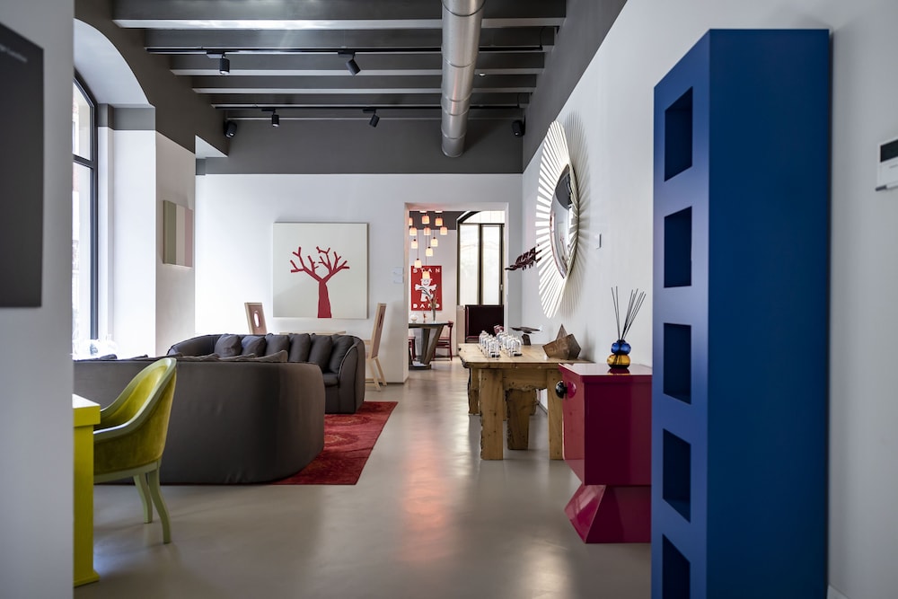 Savona 18 Suites 55/74