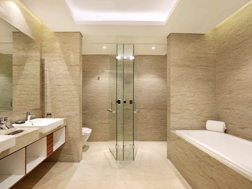 Novotel Makassar Grand Shayla 50/50