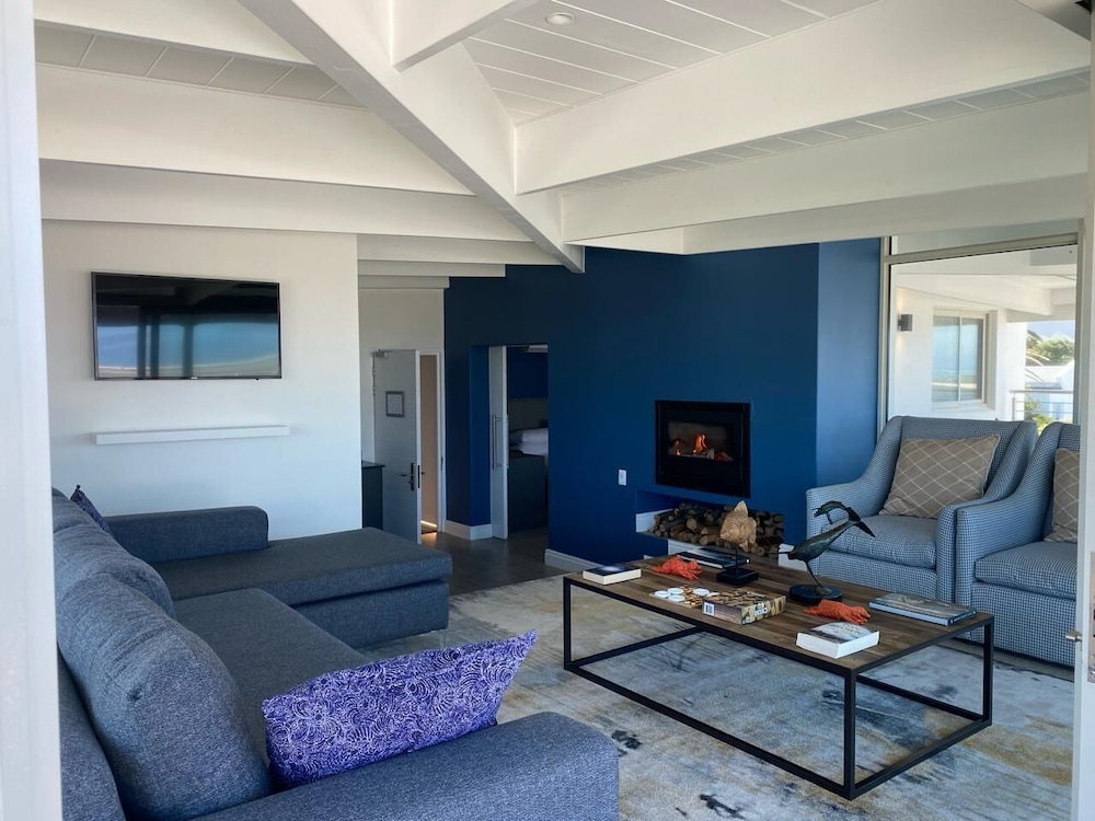 One Marine Drive Boutique Hotel 51/73