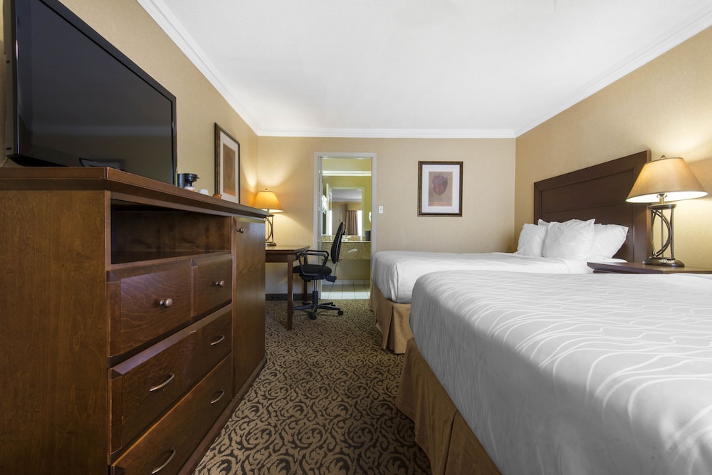 Quality Inn & Conference Centre Midland 18/54