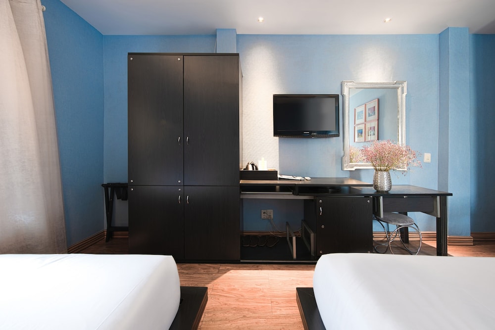A&EM Corp - The Petit Hotel 21/37