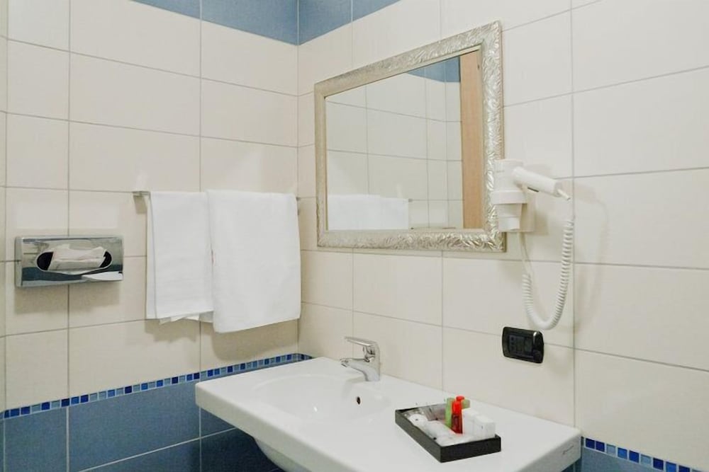 Hotel Sogni D Oro Airport Formerly Hotel Morgan 43/47