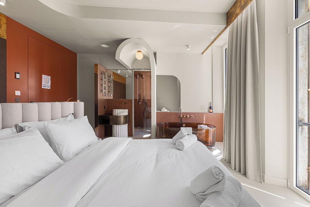 Modern Waikiki Hotel 16/50