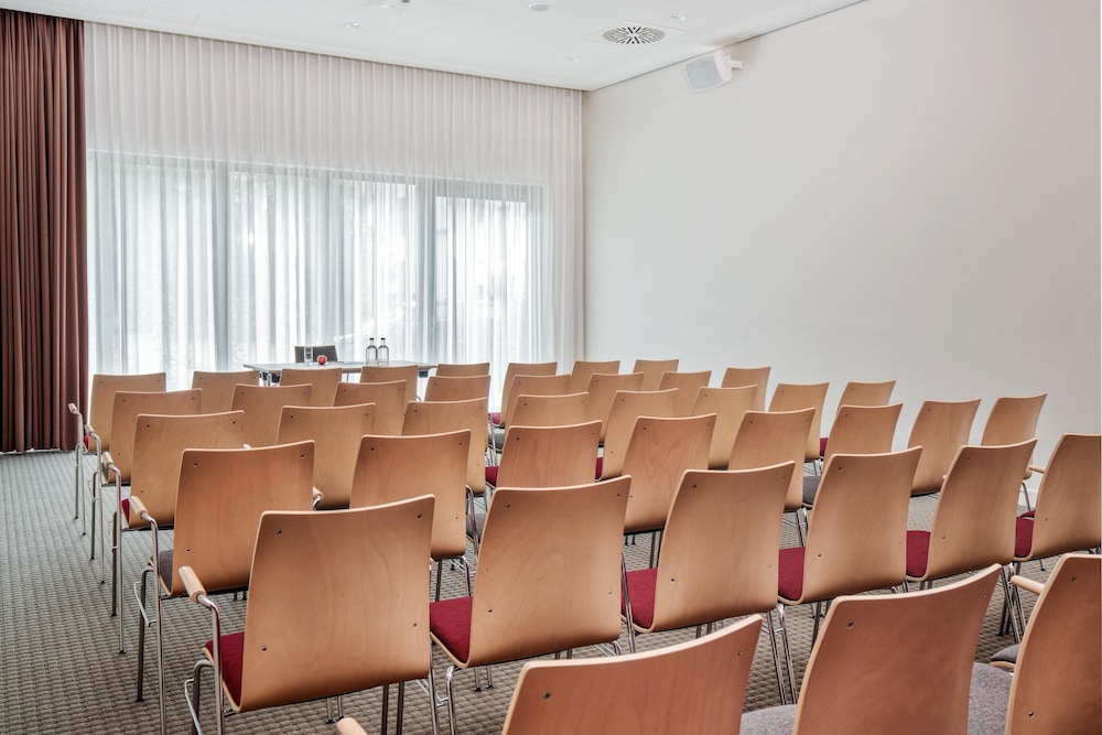 Intercityhotel Saarbrucken 44/50