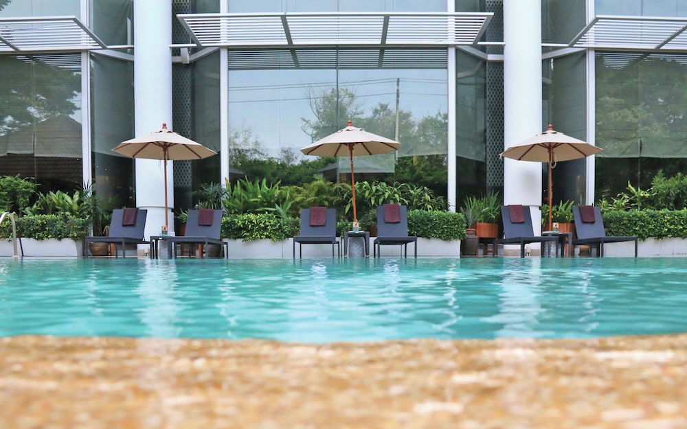 The Imperial Hotel And Convention Centre Korat 67/68