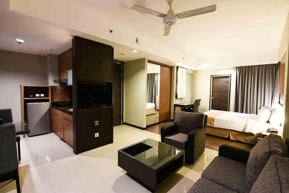 The Malibu Suites Balikpapan 26/36