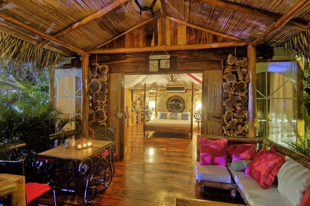 Ocho Artisan Bungalows 43/80