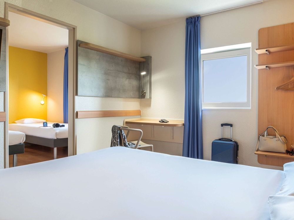 Ibis Budget Grigny Centre 15/40