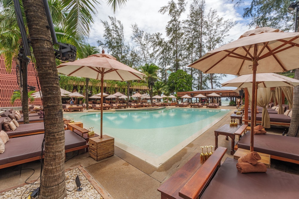 Cafe del Mar Hotel 44/50