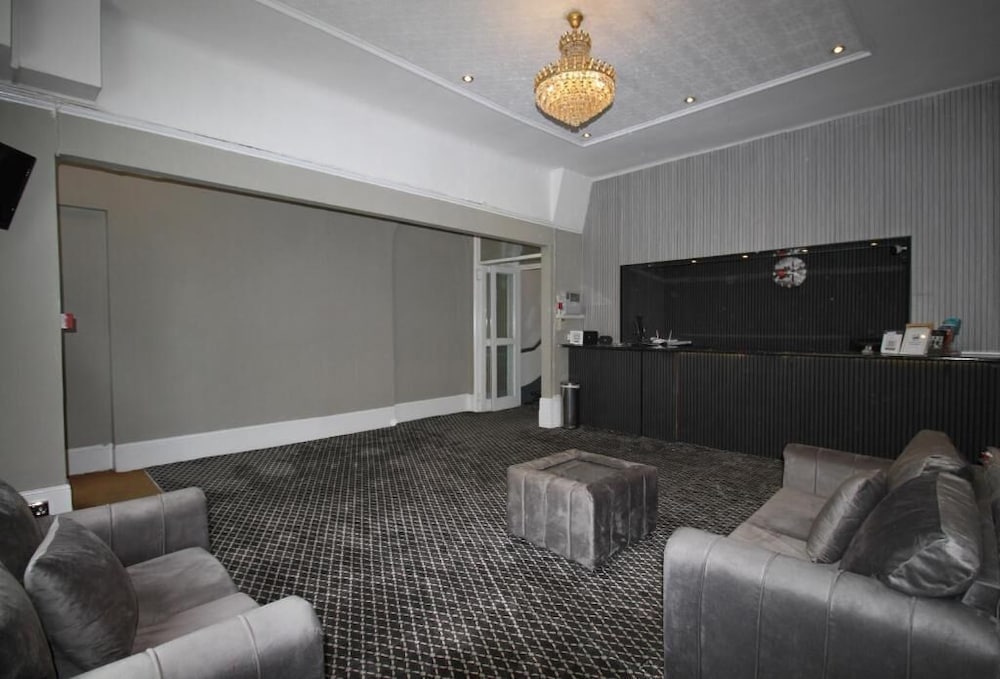 Hyde Park Court 8/50