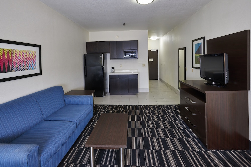 Holiday Inn Express Suites Birmingham South Pelham 34/52