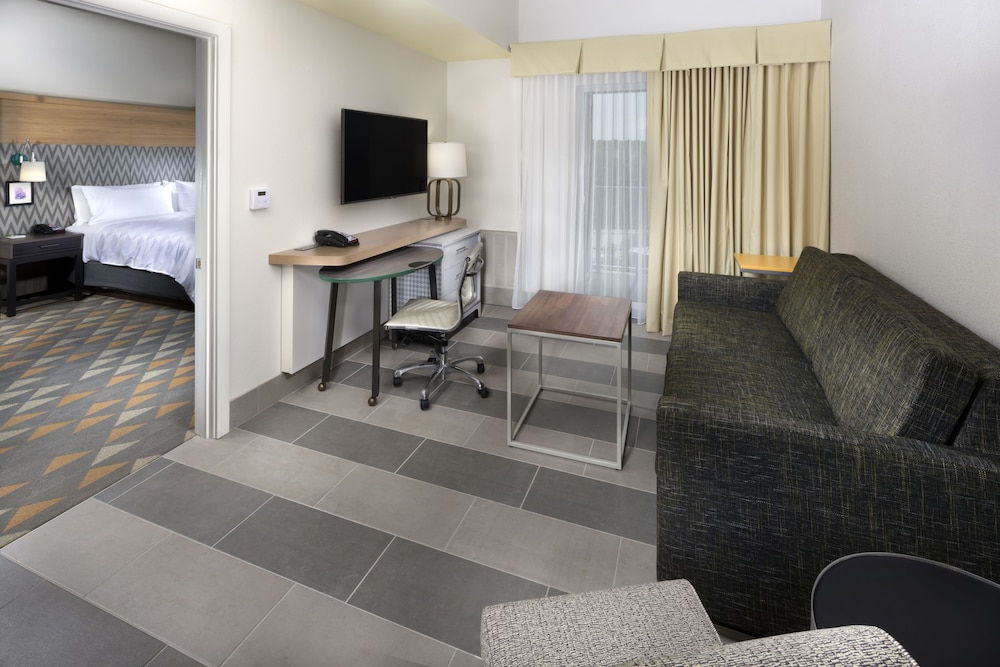 Holiday Inn And Suites Arden Asheville Airport 36/51