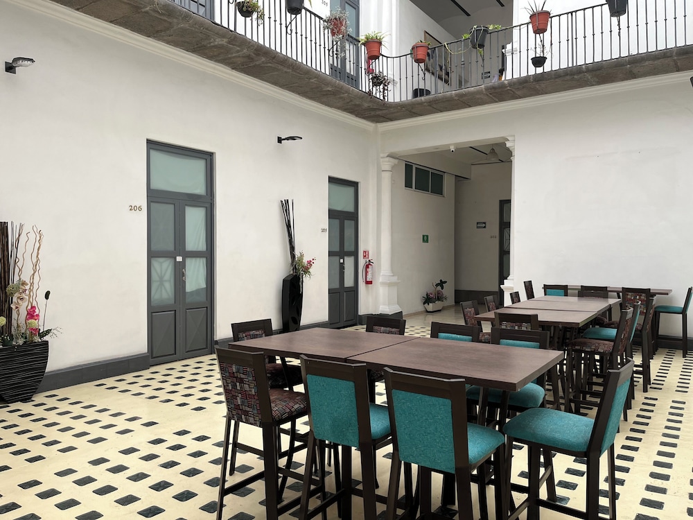 Hotel Alhaja 35/50
