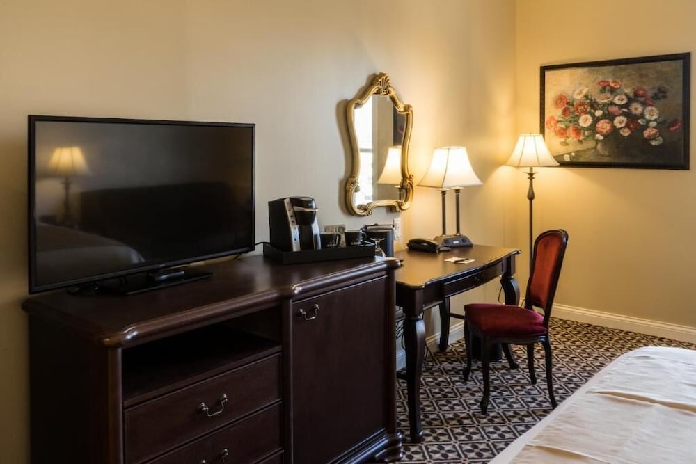 The Mount Vernon Grand Hotel 38/45