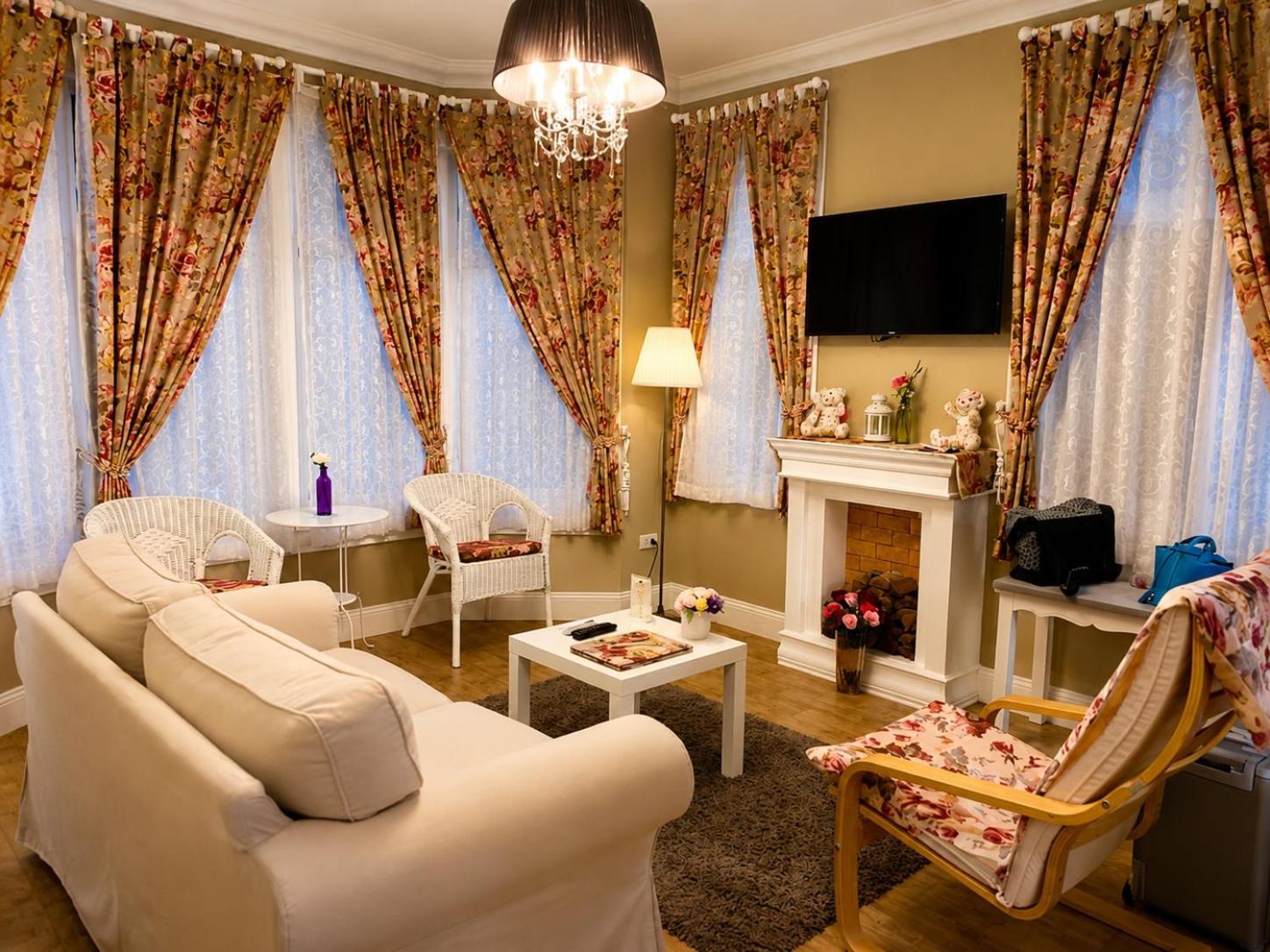 Hillsborough The English Country House 32/50