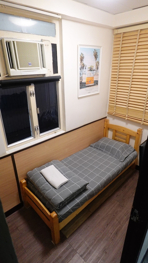 ALOHAS Hostel 33/37
