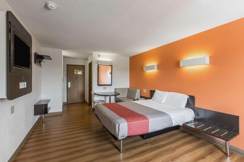 Motel6 Omaha, NE 12/55