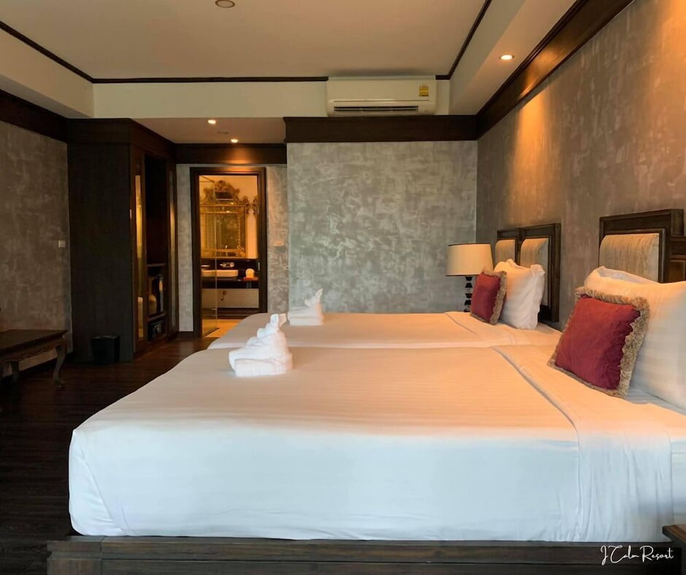 DELUXE, TWIN BEDS