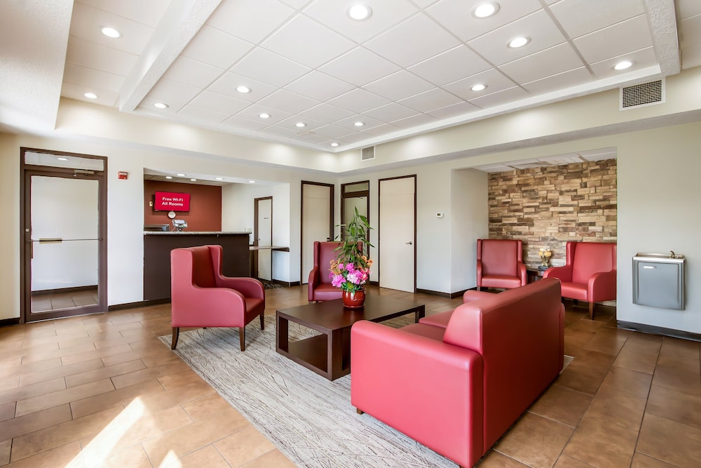Red Roof Inn & Suites Statesboro - University 27/45