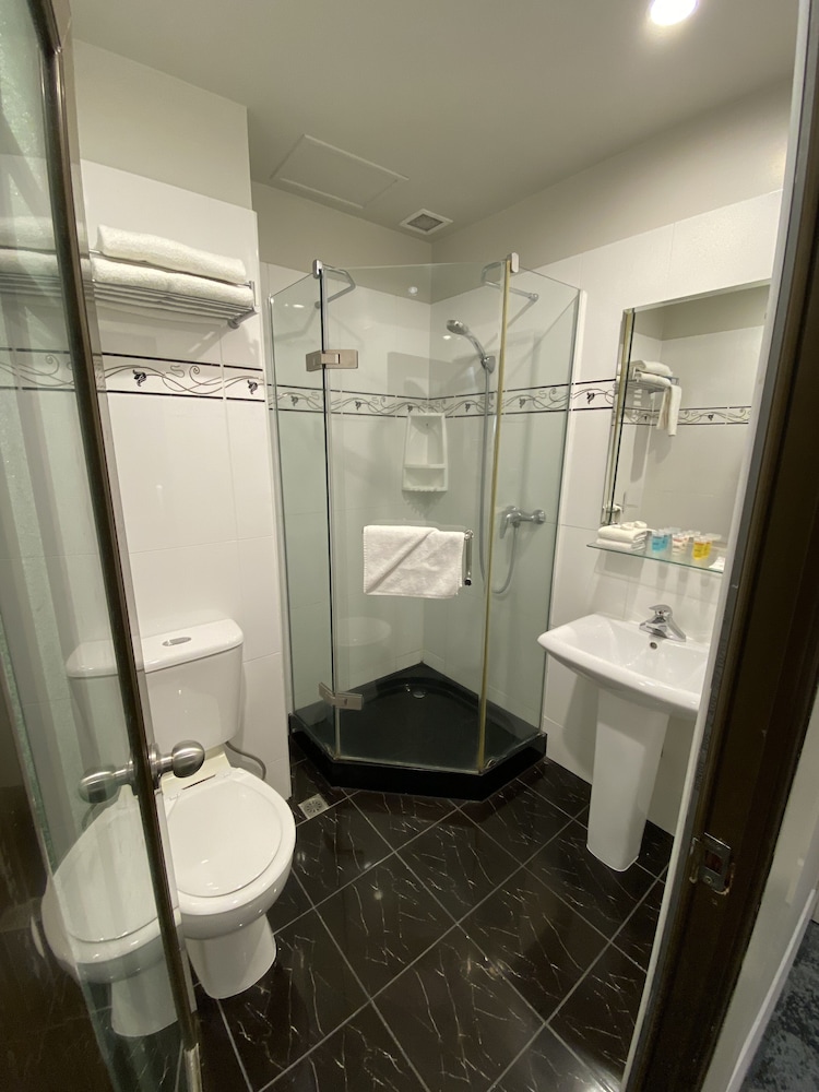 Trinity Hotel 45/50