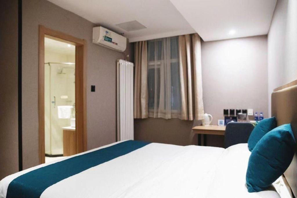 GreenTree Inn Beijing Qinghe High-speed Railway Station Shangdi Anningzhuang Shell Hotel 24/36