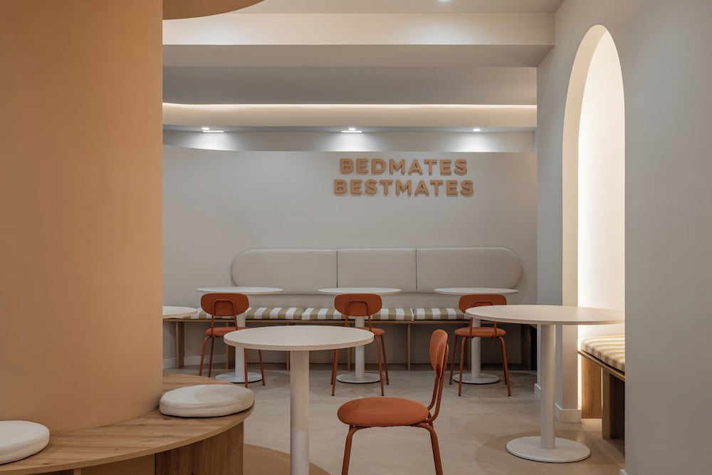 Hostal Bedmates 39/55