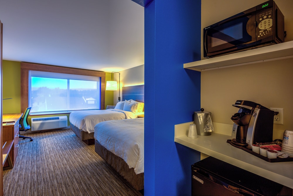 Holiday Inn Express Suites Reedsville State Coll Area 25/56