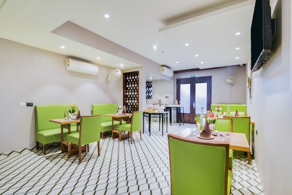 Hotel Blue Stone - Nehru Place 35/49