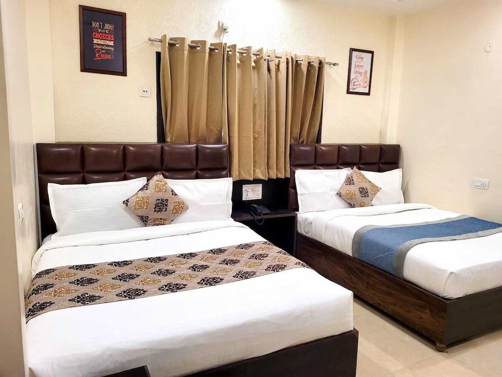 HOTEL KRISHNAS 26/59