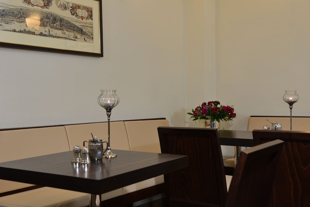 DOMSTERN HOTEL 50/64
