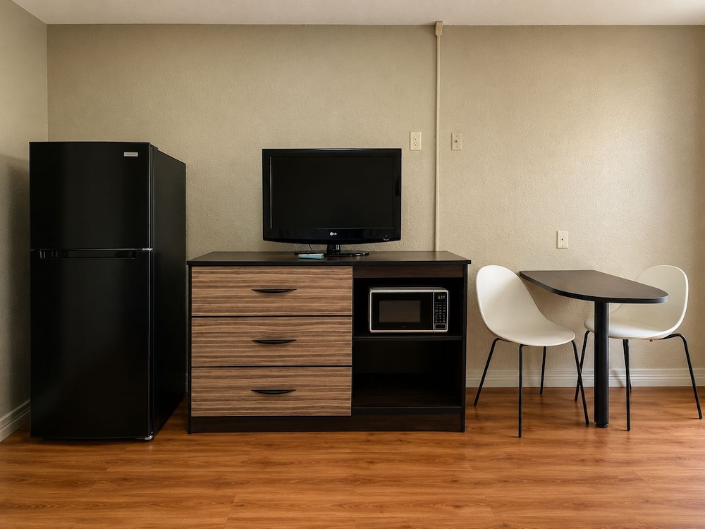 Stratford House Inn and Suites 38/51
