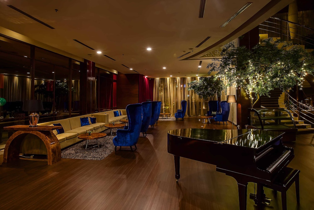 The Arista Hotel 69/74