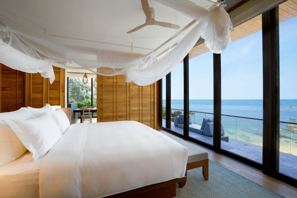 Beach, Retreat, 2 King Beds, Sofa