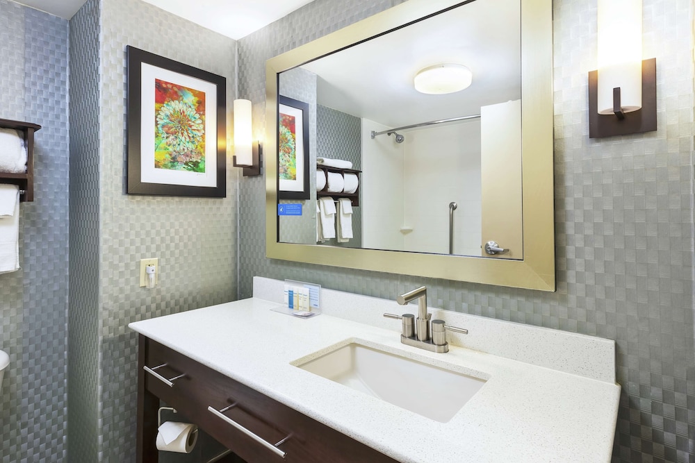 Hampton Inn Clinton, NJ 8/56