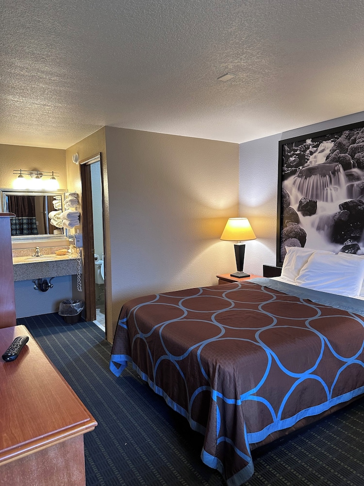 Super 8 by Wyndham Vancouver East 28/51