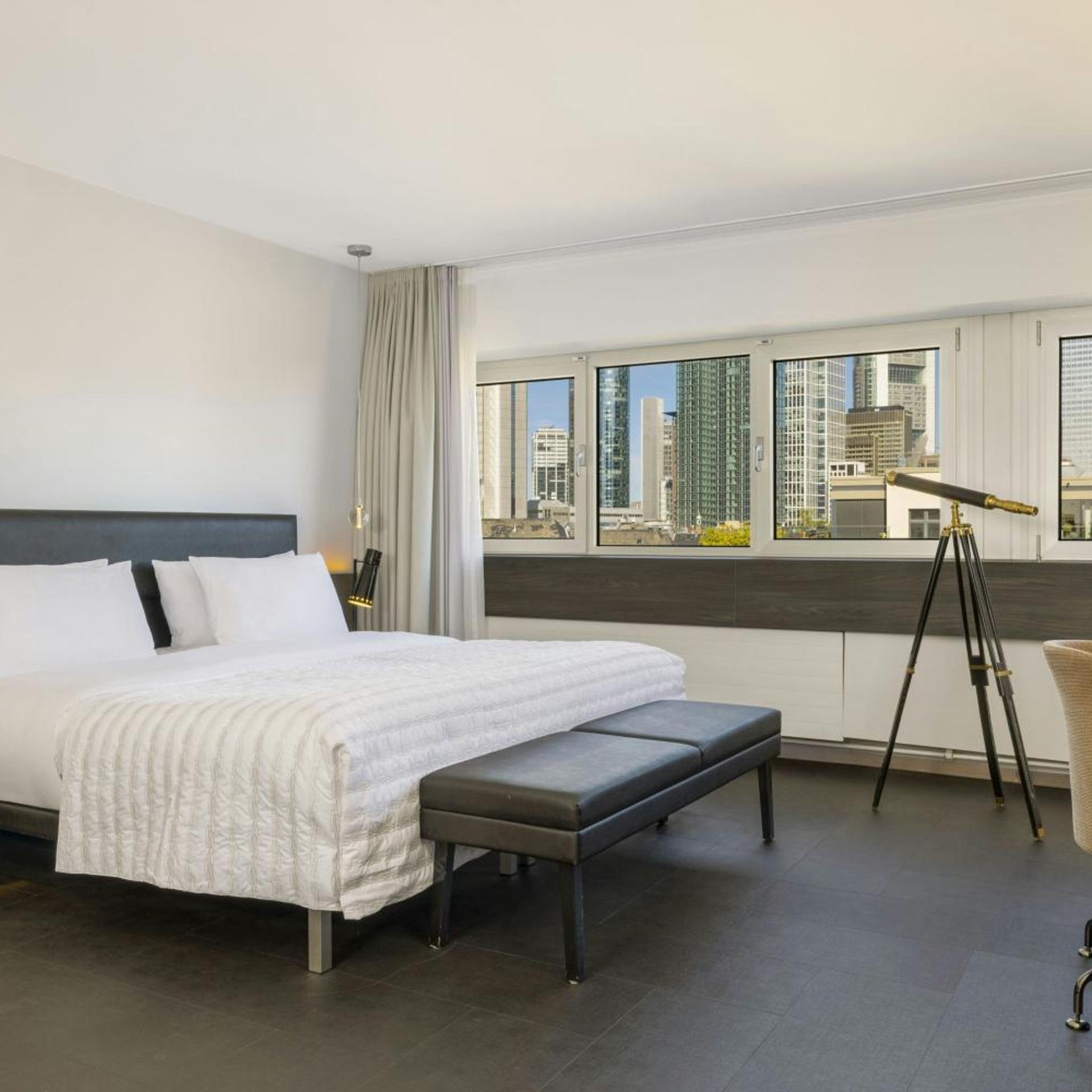 Skyline, Suite