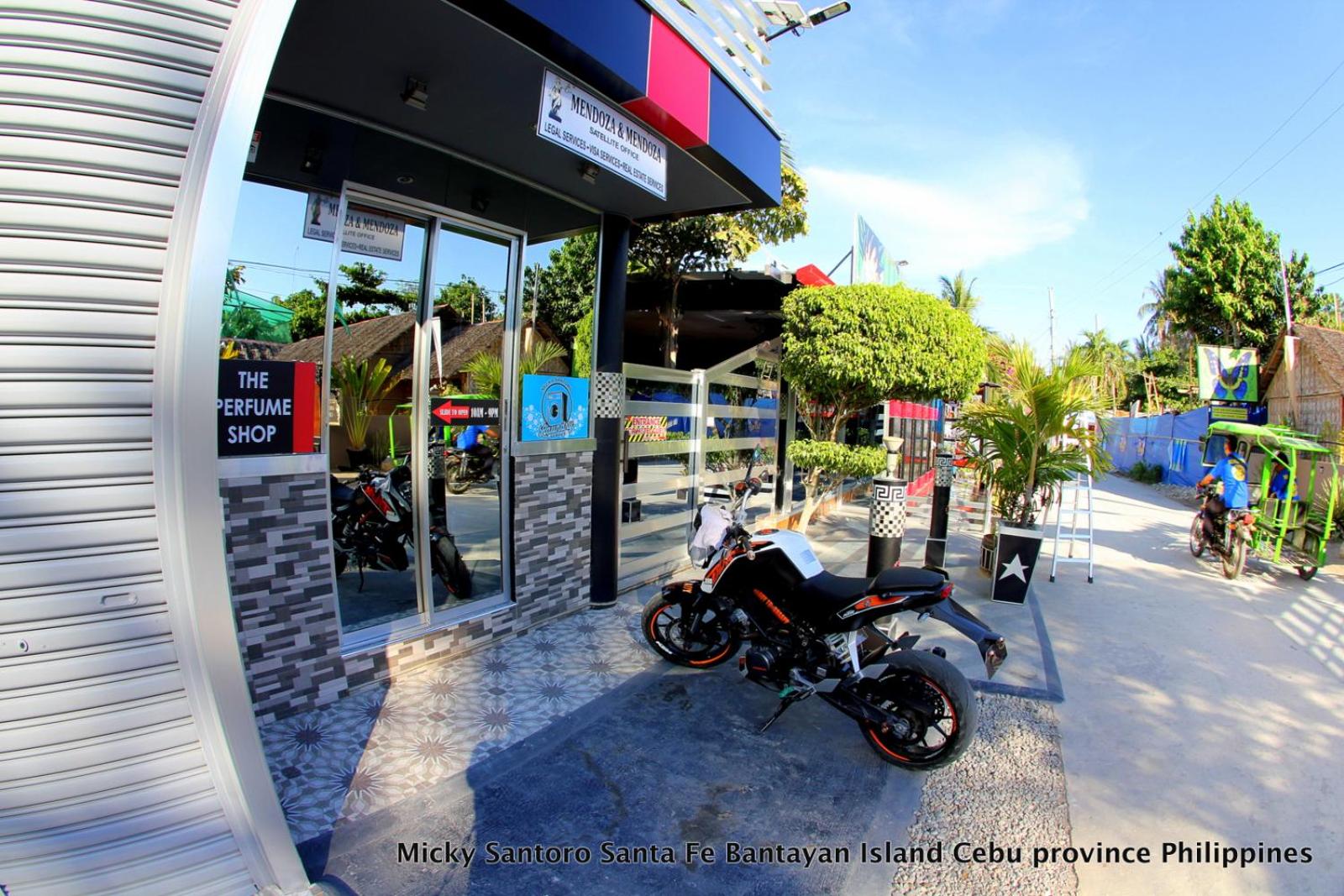 Micky Santoro Hotel & Restaurant 35/50