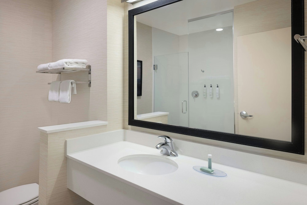 Fairfield Inn And Suites By Marriott Lincoln Southeast 64/64
