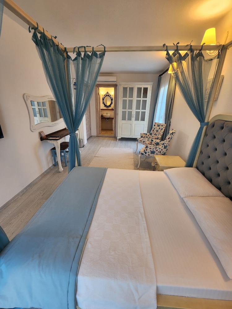Tarcin Alacati Otel - Adults Only 24/48