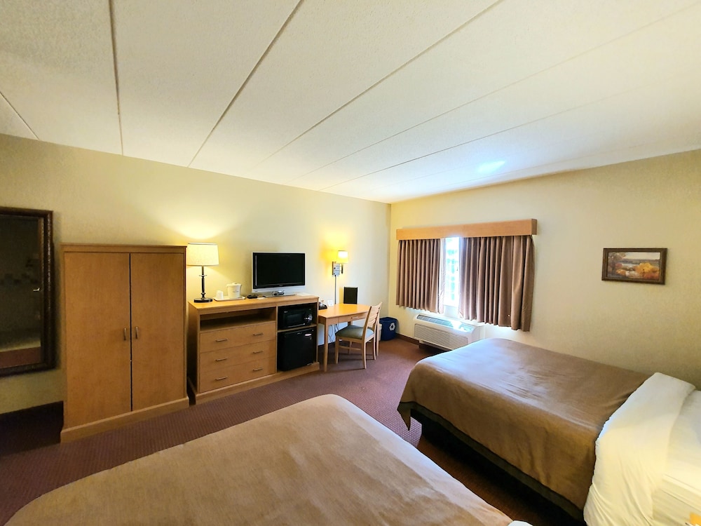 AmericInn by Wyndham Waconia 12/80