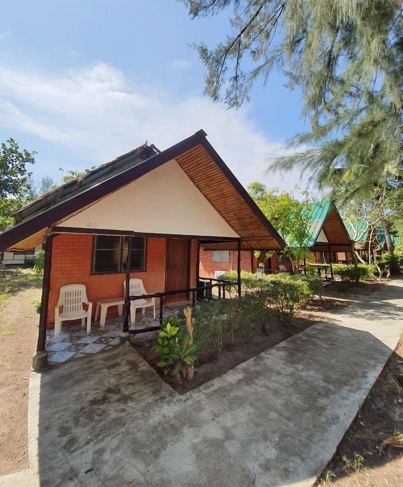 Kradan Beach Resort 42/48